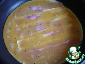 Завтрак из бекона и яичницы