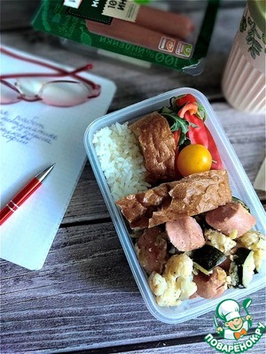 Жареные капуста и кабачки с сосисками