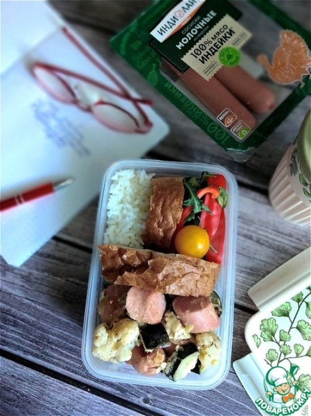 Жареные капуста и кабачки с сосисками