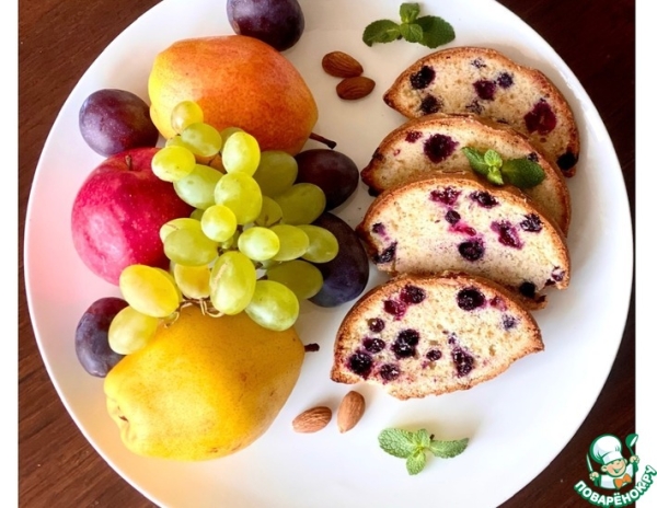 Кекс с черной смородиной