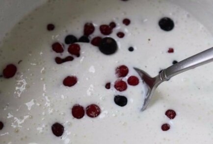 Творожно-ягодное суфле со сметаной