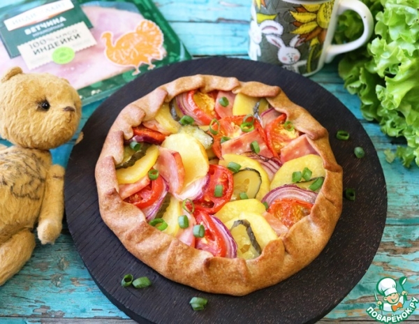 Галета с картофелем, помидорами и ветчиной Галета с картофелем, помидорами и ветчиной