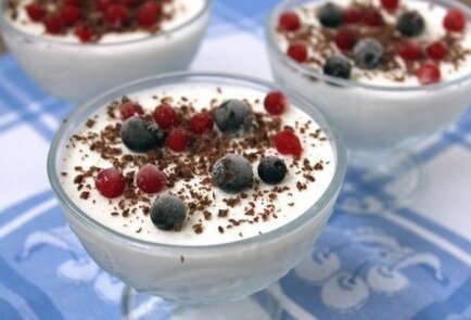 Творожно-ягодное суфле со сметаной