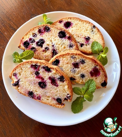 Кекс с черной смородиной