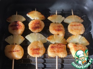 Наггетсы на шпажках со сливочным соусом