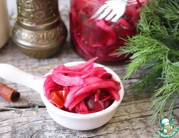 Острый маринованный лук с корицей