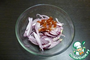 Острый маринованный лук с корицей