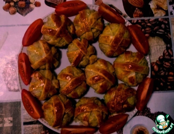 Закуска из слоеного теста и фарша