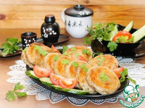 Слоёные лепёшки с луком и тунцом