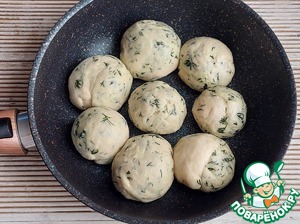 Булочки с зеленью и чесноком на сковороде Булочки с зеленью и чесноком на сковороде
