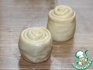 Слоёные лепёшки с луком и тунцом