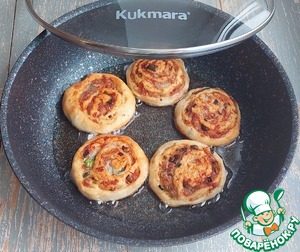 Лепешки с фаршем и зелёным луком