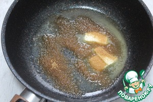 Яблочный пирог с карамелью на сковороде Яблочный пирог с карамелью на сковороде