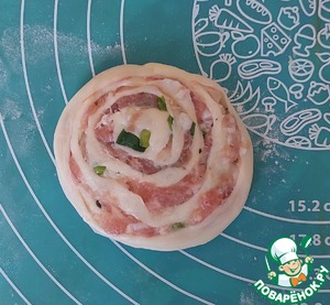 Лепешки с фаршем и зелёным луком