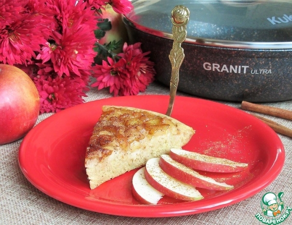 Пирог с яблоками на сковороде