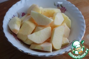 Яблочный пирог с карамелью на сковороде Яблочный пирог с карамелью на сковороде