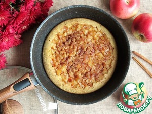 Пирог с яблоками на сковороде