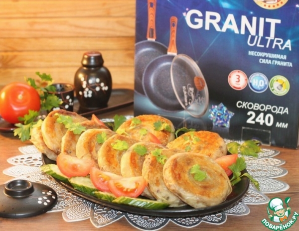 Слоёные лепёшки с луком и тунцом