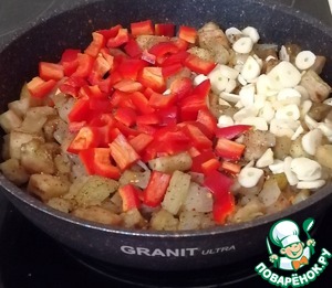 Баклажаны тушёные, с маринованными луком Баклажаны тушёные, с маринованными луком