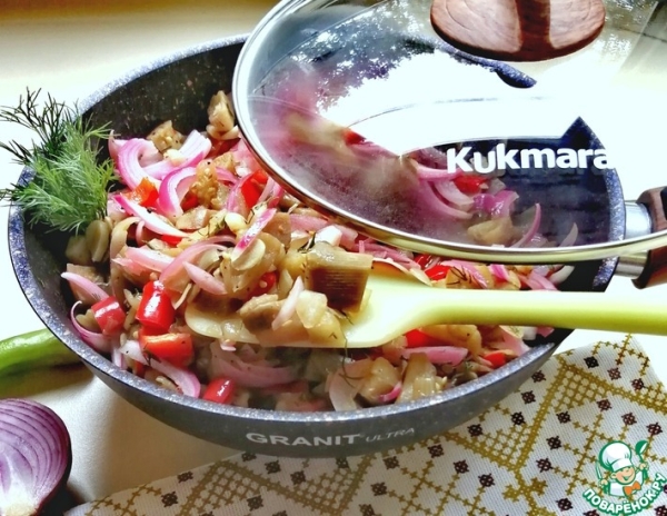 Баклажаны тушёные, с маринованными луком Баклажаны тушёные, с маринованными луком