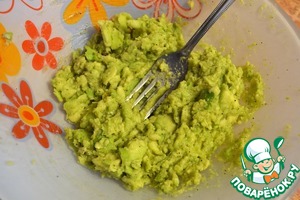 Бутерброды с авокадо на цельнозерновых хлебцах