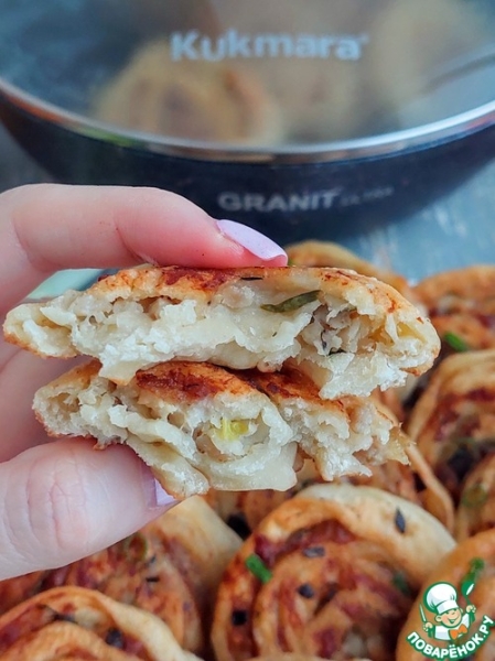 Лепешки с фаршем и зелёным луком