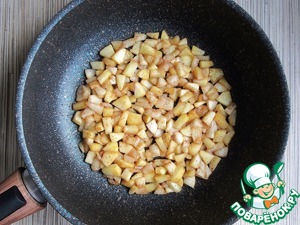 Пирог с яблоками на сковороде