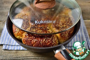 Сладкие булочки с кунжутом на сковороде