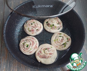 Лепешки с фаршем и зелёным луком