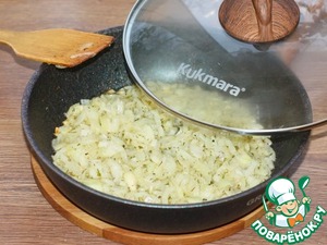 Слоёные лепёшки с луком и тунцом