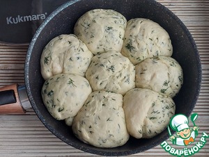 Булочки с зеленью и чесноком на сковороде Булочки с зеленью и чесноком на сковороде