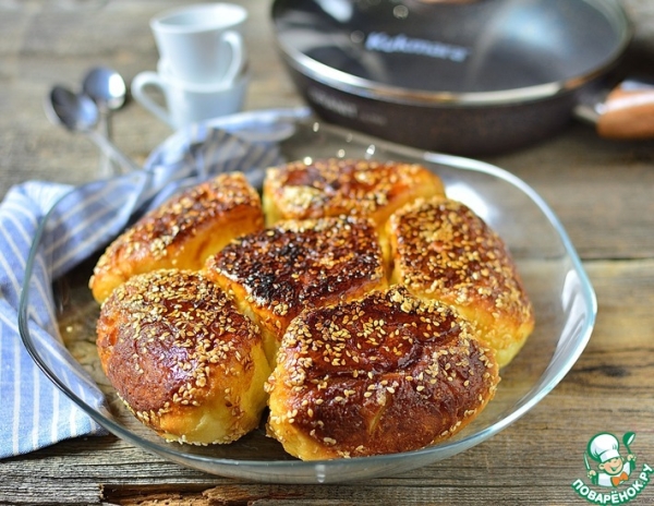 Сладкие булочки с кунжутом на сковороде