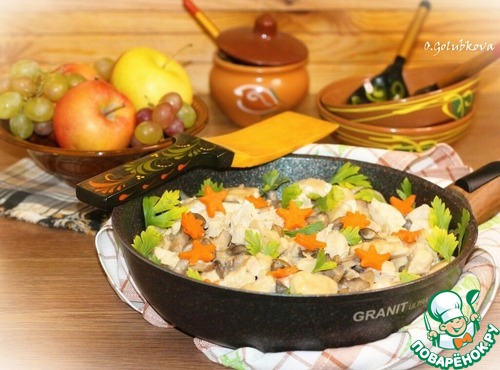 Галушки с курицей, грибами и луком