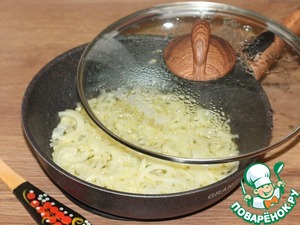 Галушки с курицей, грибами и луком