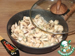 Галушки с курицей, грибами и луком