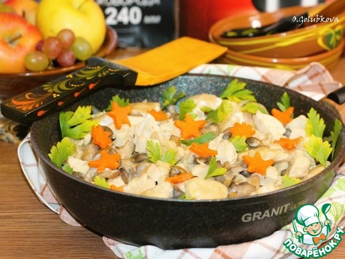 Галушки с курицей, грибами и луком