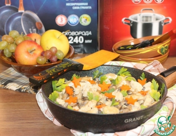 Галушки с курицей, грибами и луком