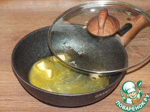 Галушки с курицей, грибами и луком