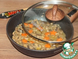 Галушки с курицей, грибами и луком