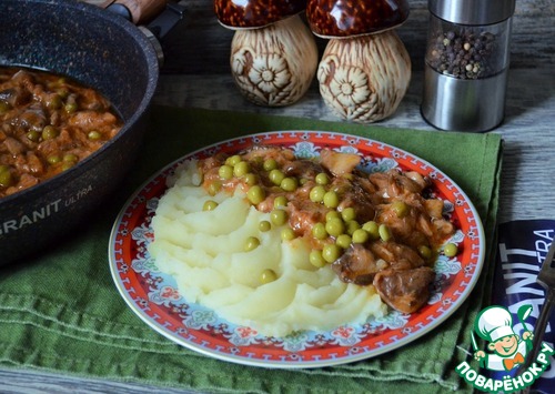 Грибной гуляш с зелёным горошком Грибной гуляш с зелёным горошком
