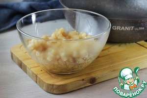 Яблочная пастила с кокосовой стружкой на сковороде