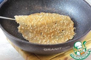 Яблочная пастила с кокосовой стружкой на сковороде