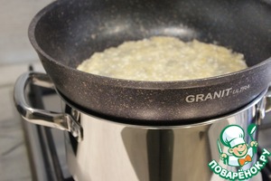 Яблочная пастила с кокосовой стружкой на сковороде