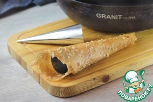 Яблочная пастила с кокосовой стружкой на сковороде