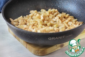 Яблочная пастила с кокосовой стружкой на сковороде