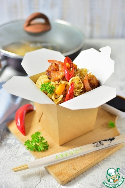 Яичная лапша с креветками и тыквой