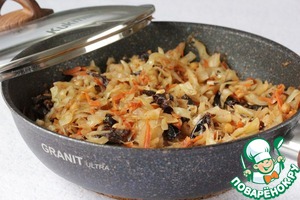Капуста с нутом и черносливом