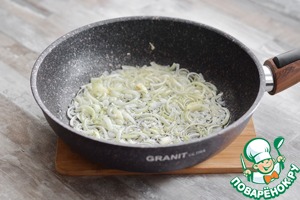 Капуста жареная с солёными груздями