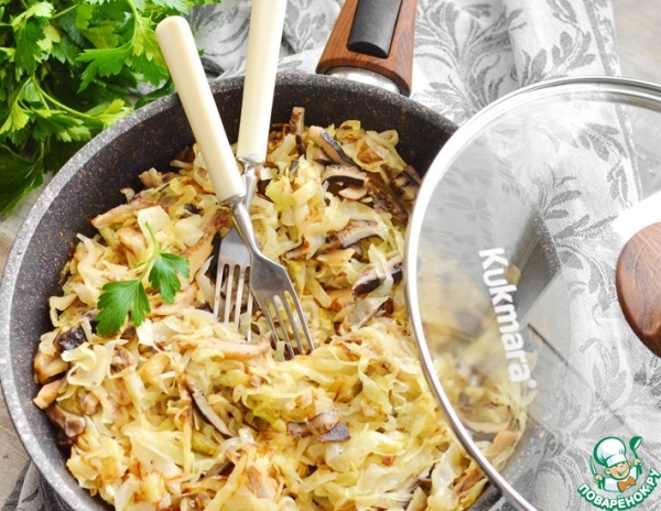 Капуста жареная с солёными груздями