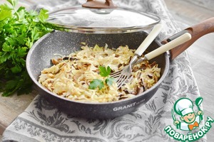 Капуста жареная с солёными груздями